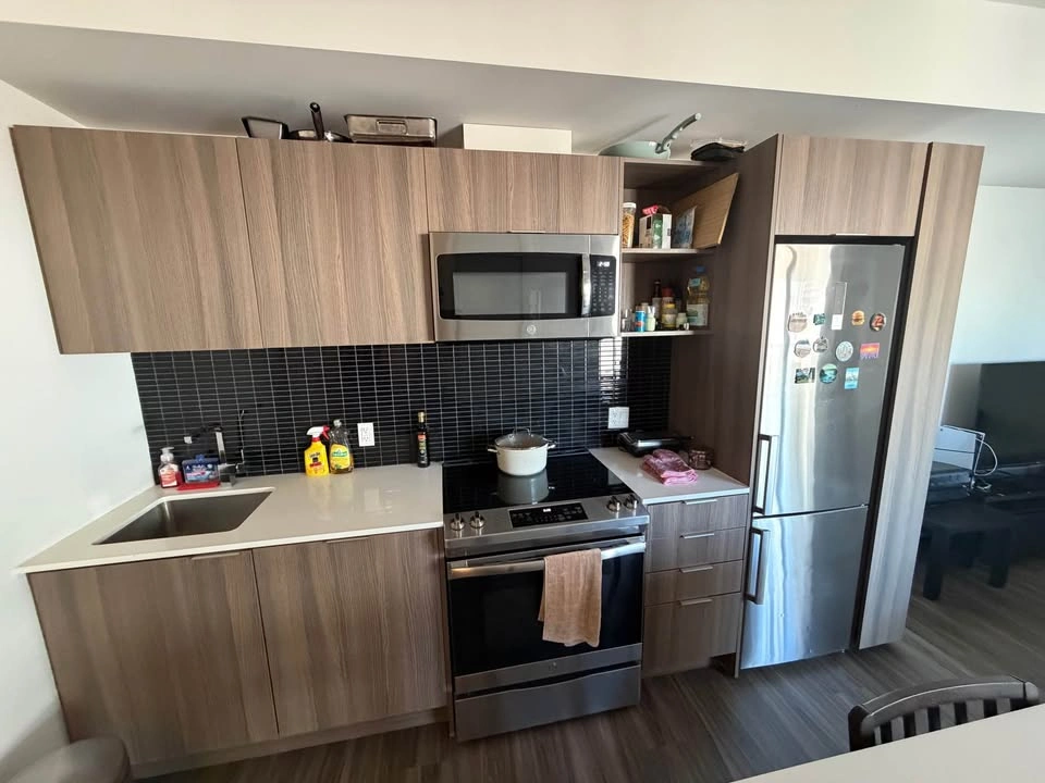 1 Bed 1 Bath - Apartment - photo 3