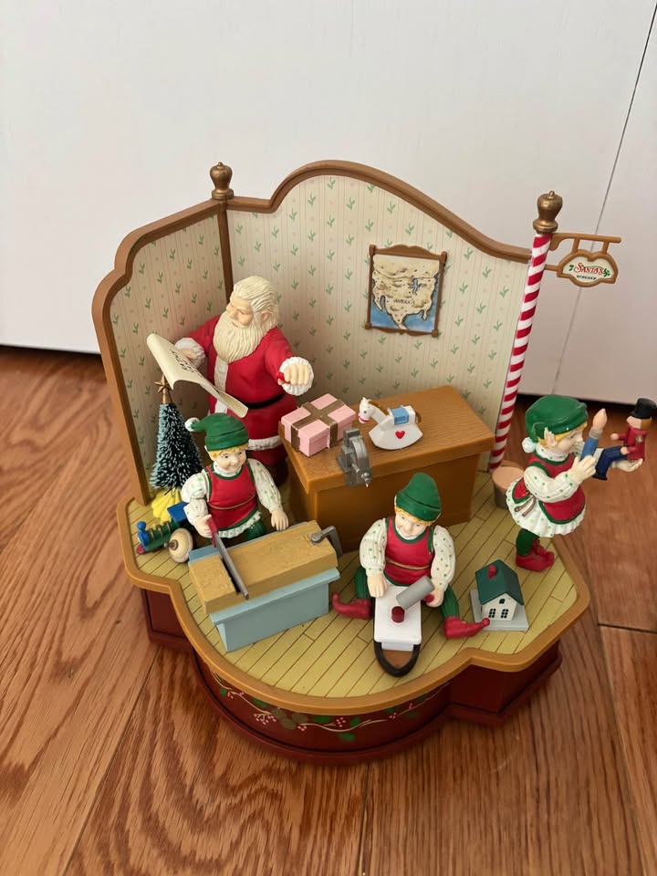 (2) Vintage Christmas Musical/Moveable Scenes - photo 2