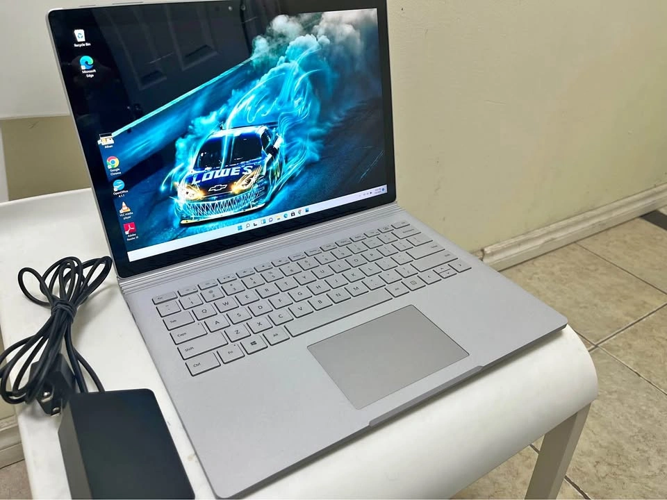 Touchscreen i7 16GB RAM 512 gb SSD Surface book 1 gb Nvidia