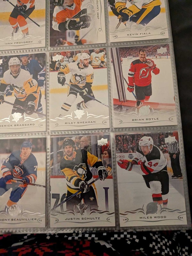 7 Binders of Hockey Cards Mixed Hockey Card Lot - photo 5
