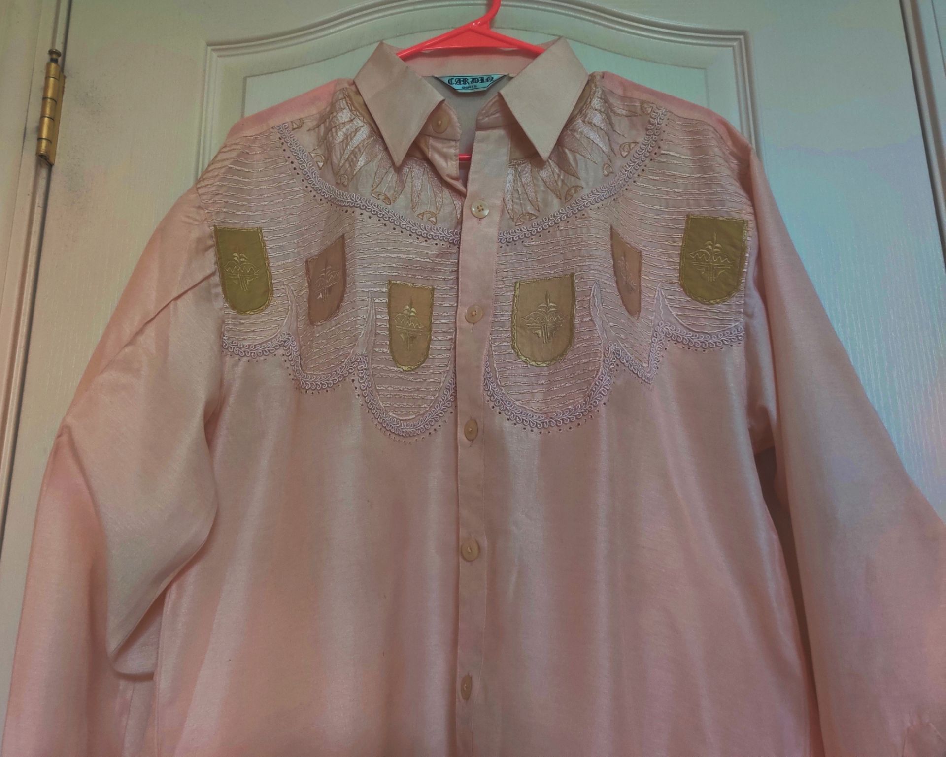 Vintage Style Baby Pink Embroidered Button-Down Unisex Shirt 🌸✨