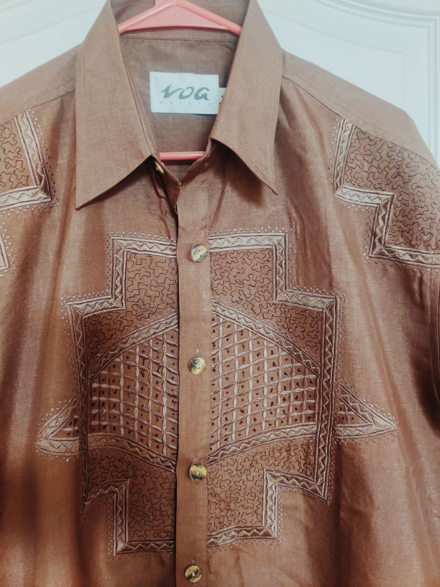 Vintage Brown Embroidered Unisex Shirt 👕✨ - photo 2