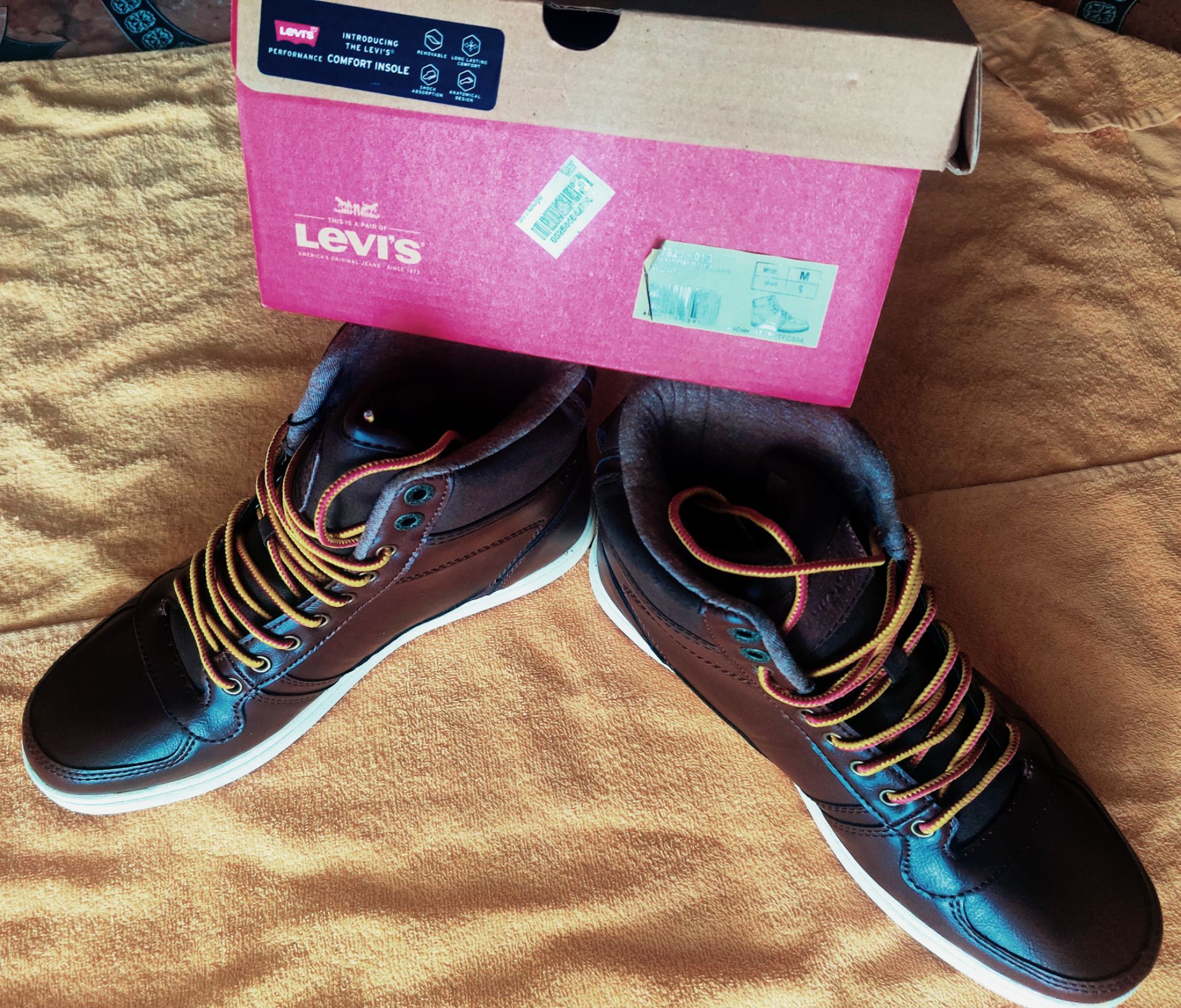 Levi’s High Top Sneakers Black and Brown with Yellow Laces 👟🔥✨ - photo 2