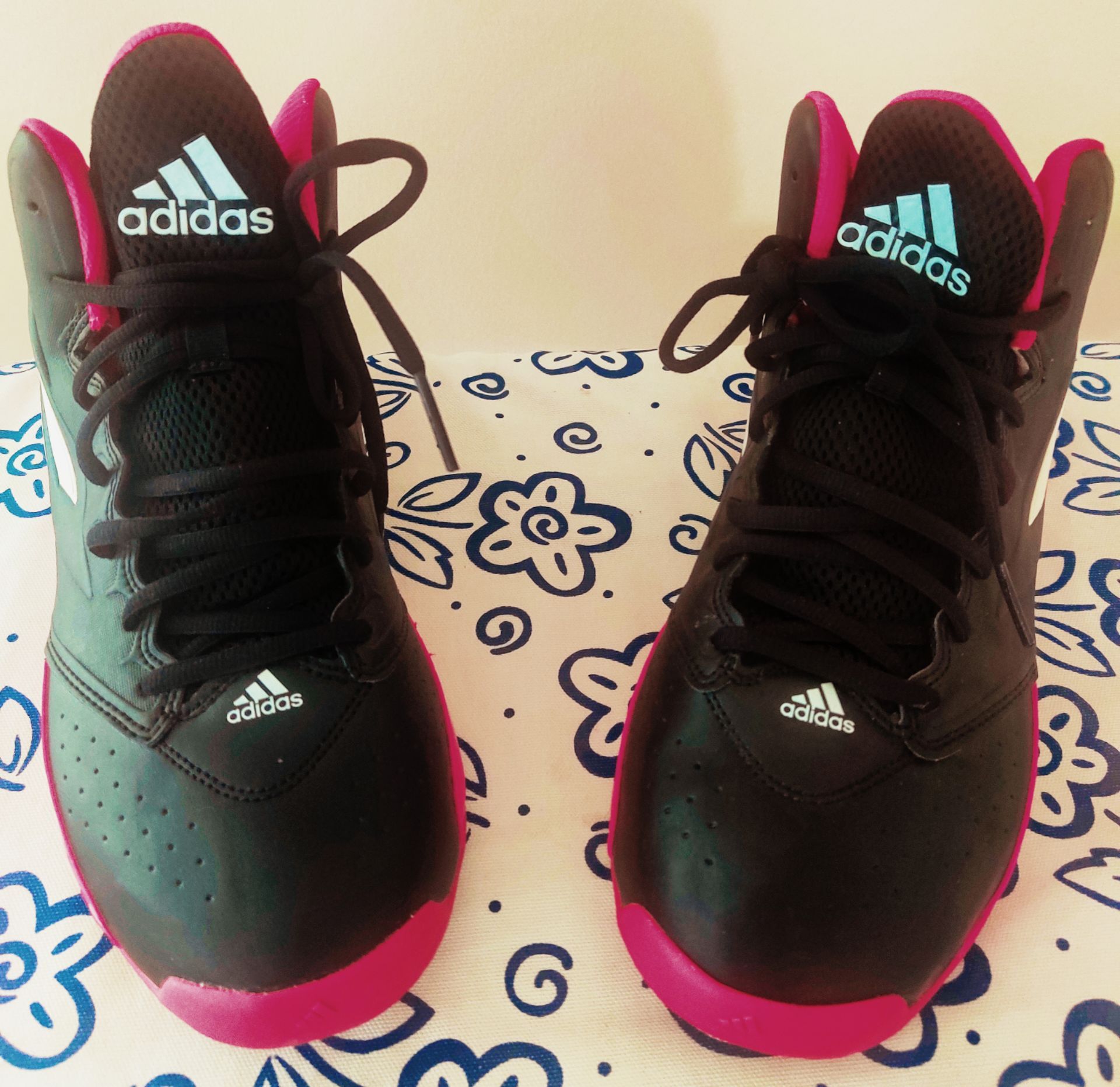 Adidas Men’s Athletic Sneakers Black Shoes 👟🖤