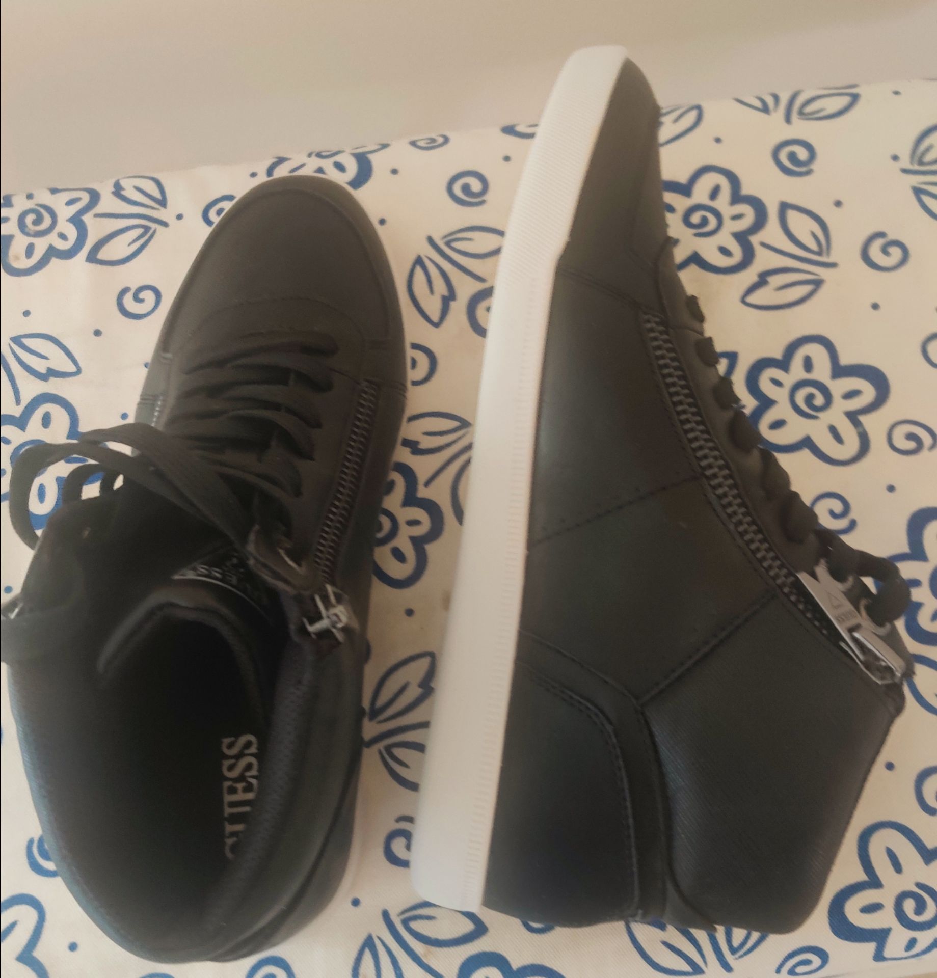 Stylish Guess High Top Sneakers for Sale 👟🖤✨ - photo 5