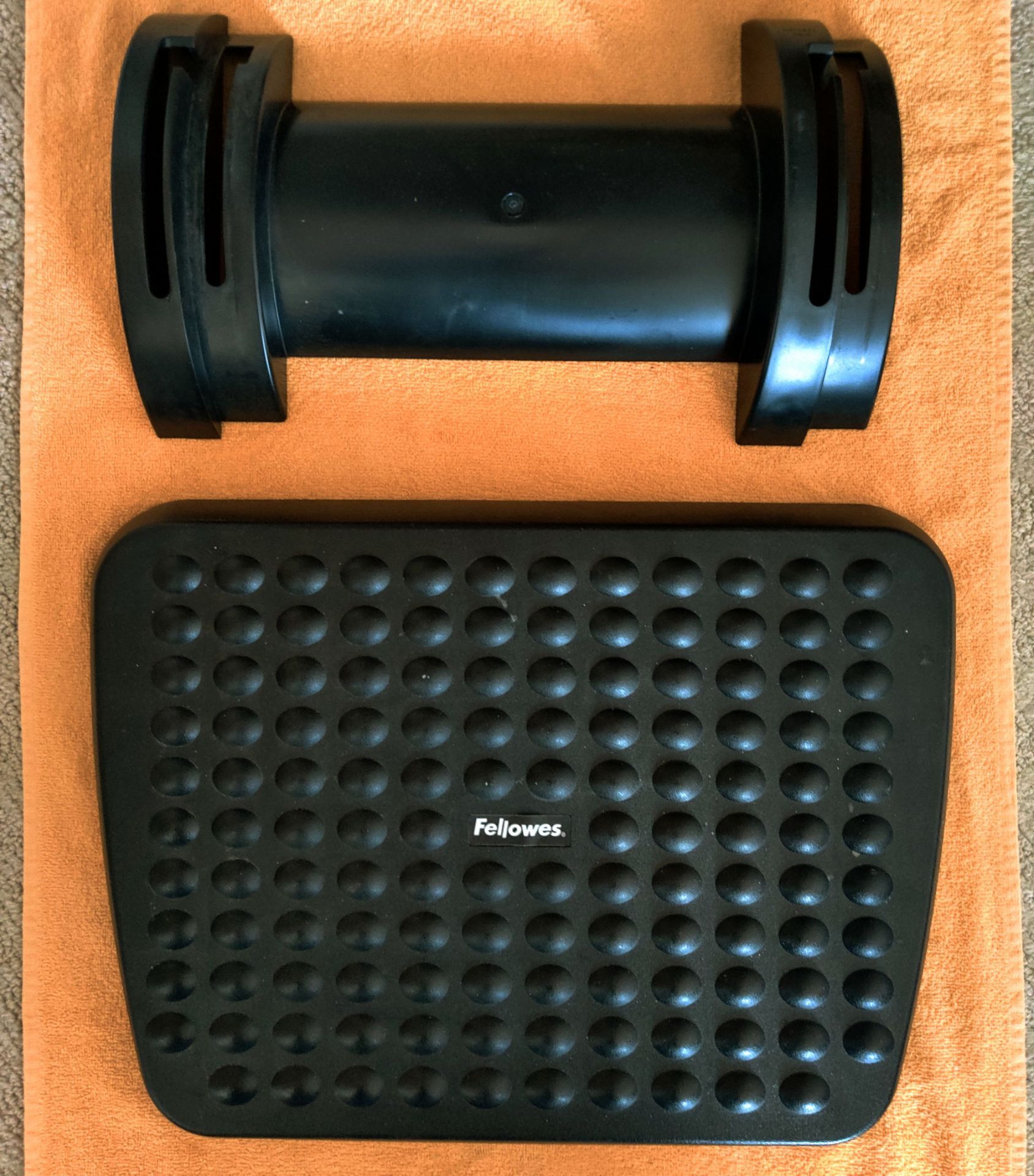 Fellowes Ergonomic Footrest with Massage Roller - photo 2