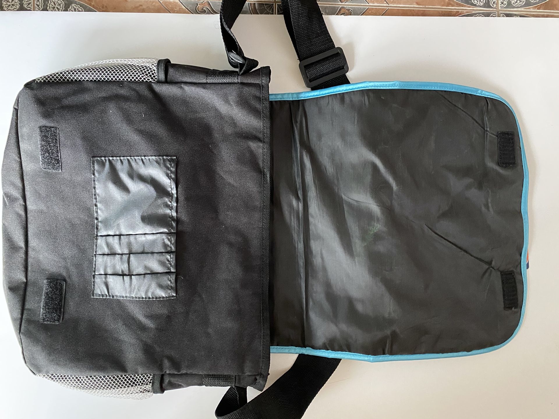 Sparingly used School crossbody bag Like New. - photo 3
