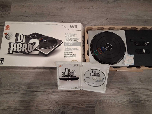 DJ Hero 2 (Nintendo Wii) Turntable & Game
