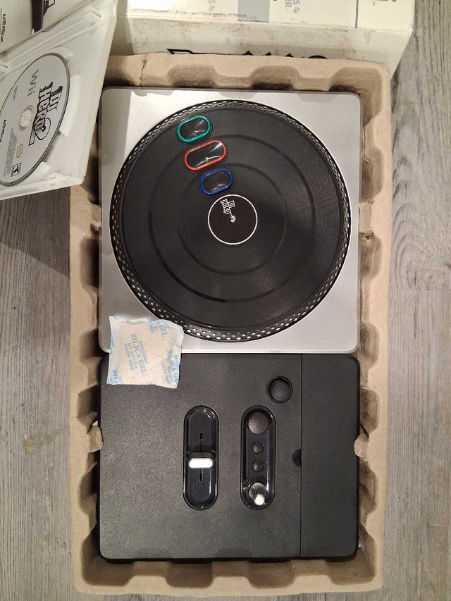 DJ Hero 2 (Nintendo Wii) Turntable & Game - photo 2