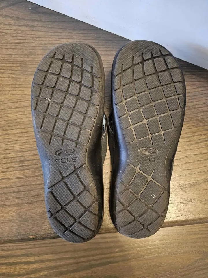 Sole Flip Flop Sandals Women Size 9 Grey with Aqua accent image indicator(2)