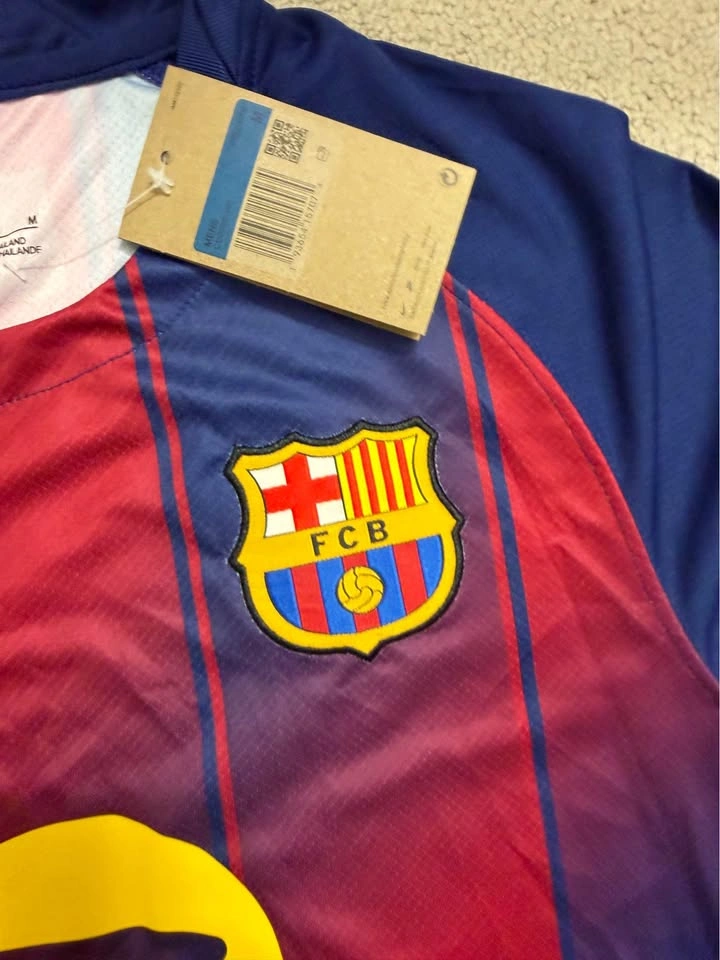FC Barcelona 2025-2026 Jersey - Men's Medium - photo 3