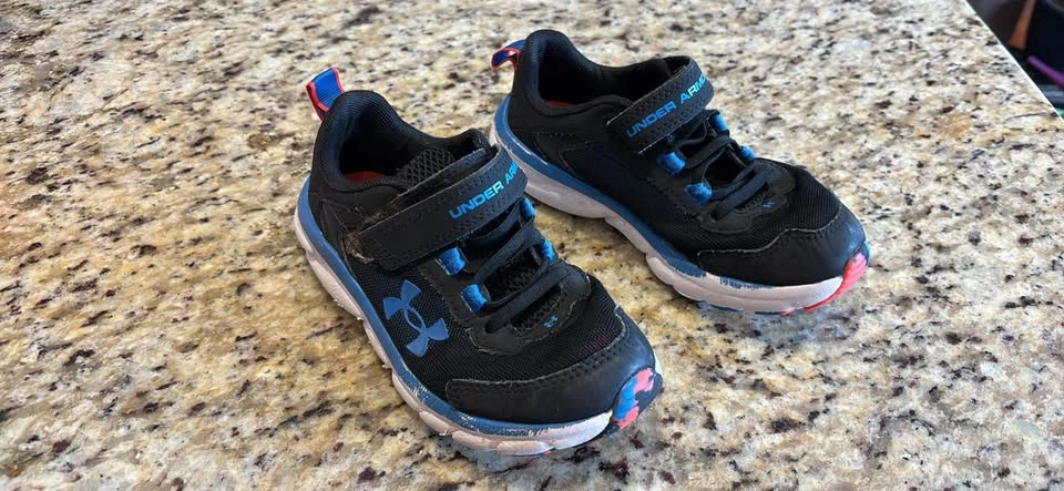 Under Armour Black and Blue Kids Shoes - 13K - photo 4