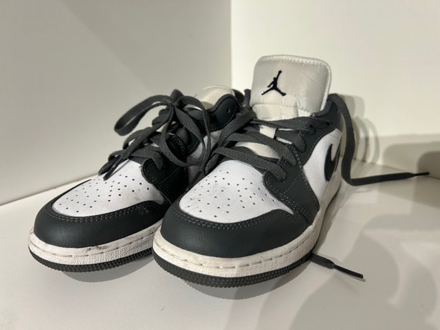 Nike Air Jordan SZ 5Y Low Cut Grey - photo 2