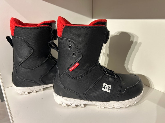 DC Snowboard Boots Youth SZ 6 - photo 2