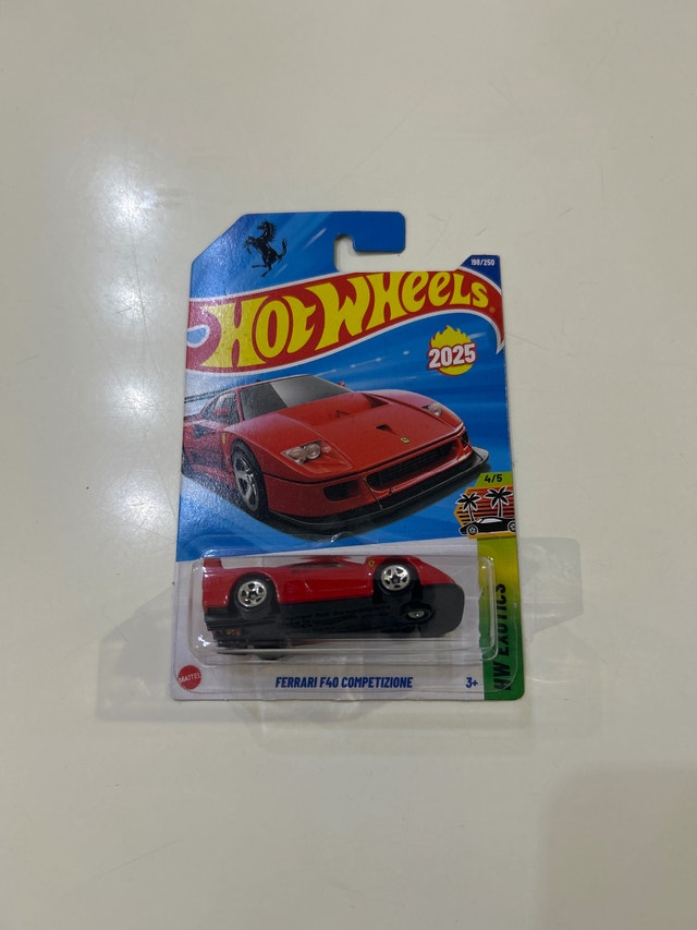 Hot Wheels Formula One 2025 Mercedes AMG Ferrari F40 - photo 2