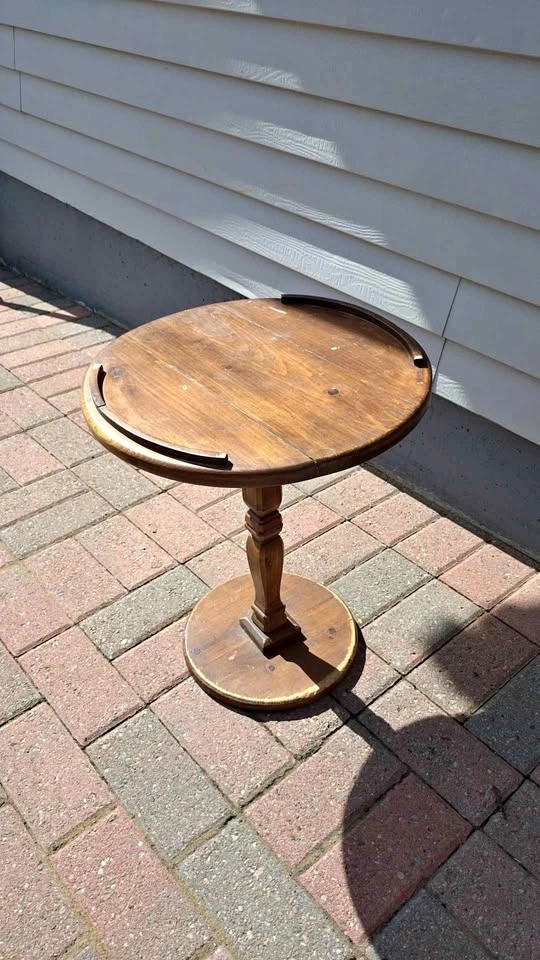 Round Wood Pedestal Table