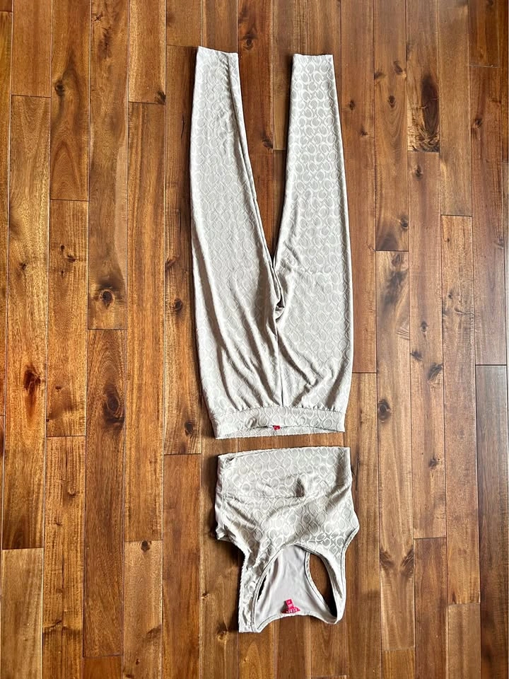 Guess Activewear Set Beige G Logo Leggings & Sports Bra