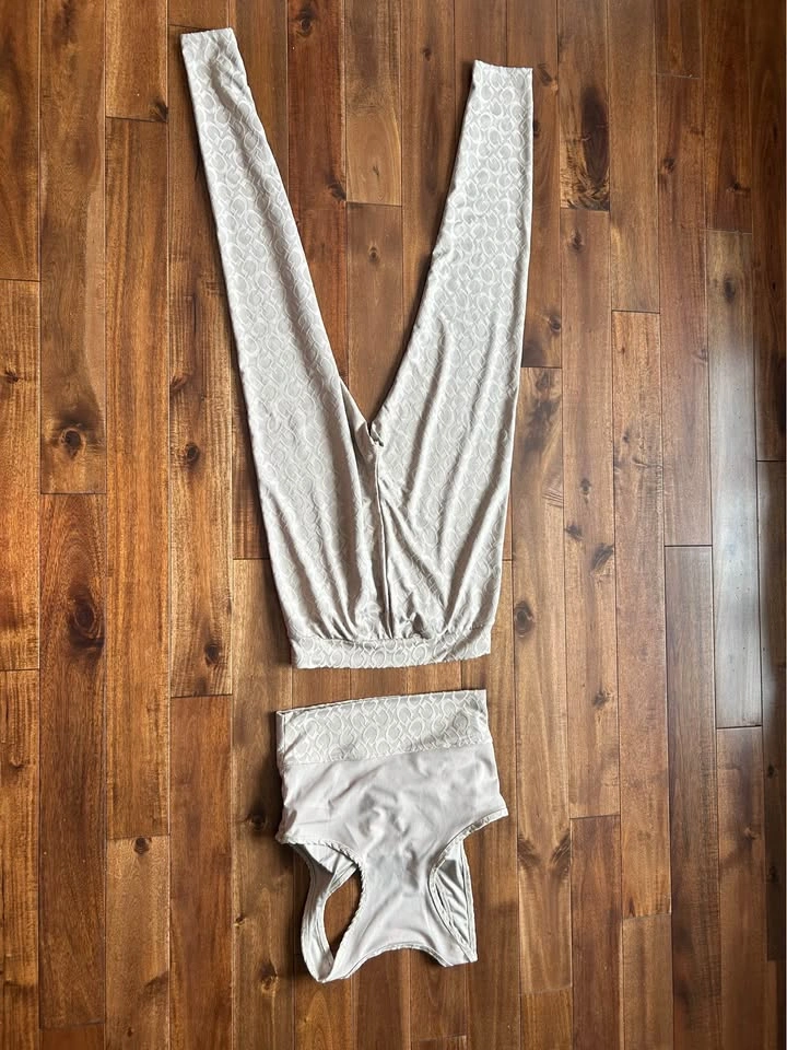 Guess Activewear Set Beige G Logo Leggings & Sports Bra - photo 2