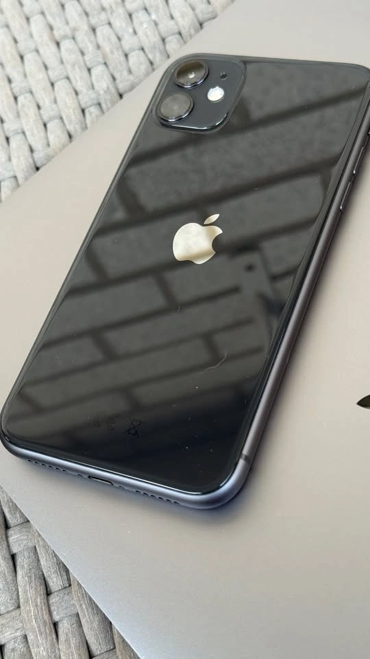 MacBook Air M1 & iPhone 11 - photo 2