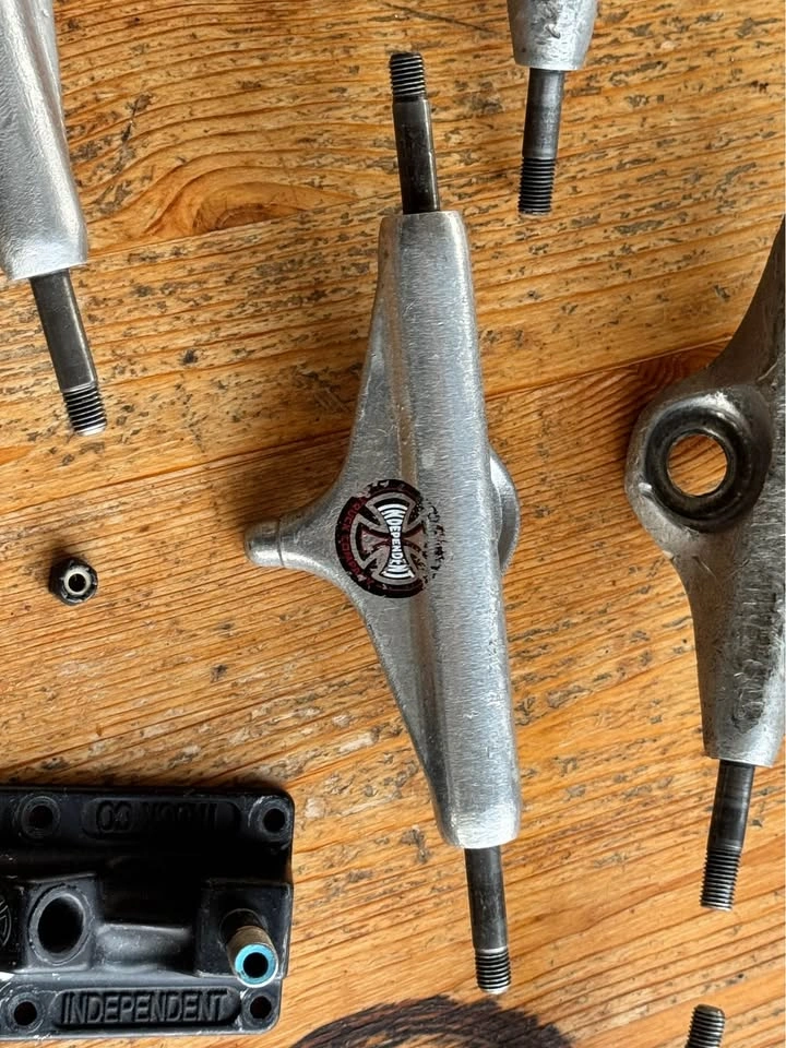 Skate Trucks Bits & Pieces - photo 2