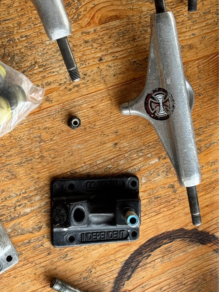 Skate Trucks Bits & Pieces - photo 3