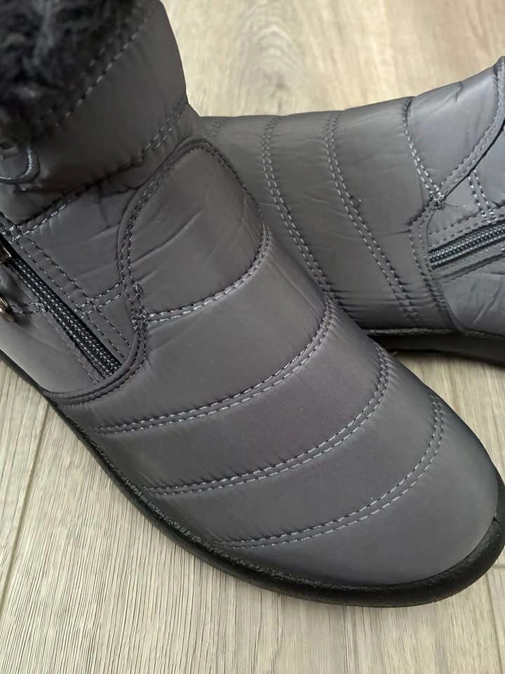 Women's Ankle Boots - Size 7.5 - photo 4