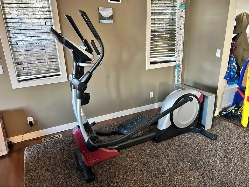 HEALTH RIDER Elliptical Machine