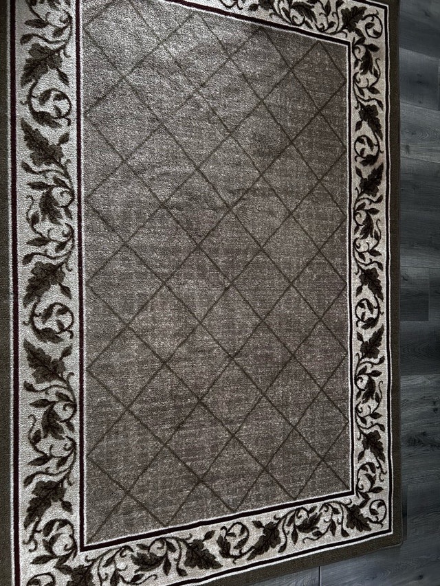 Beautiful rug with simple design