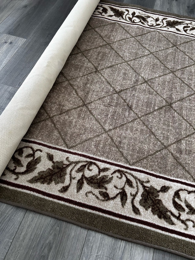 Beautiful rug with simple design - photo 2