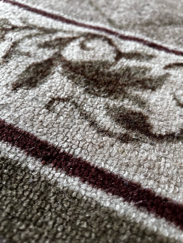 Beautiful rug with simple design - photo 4