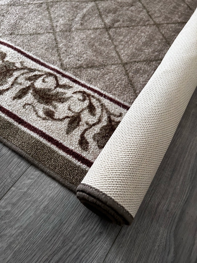 Beautiful rug with simple design - photo 5