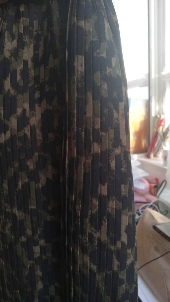 H&M Pleated Camo Print Skirt Size XS - photo 3
