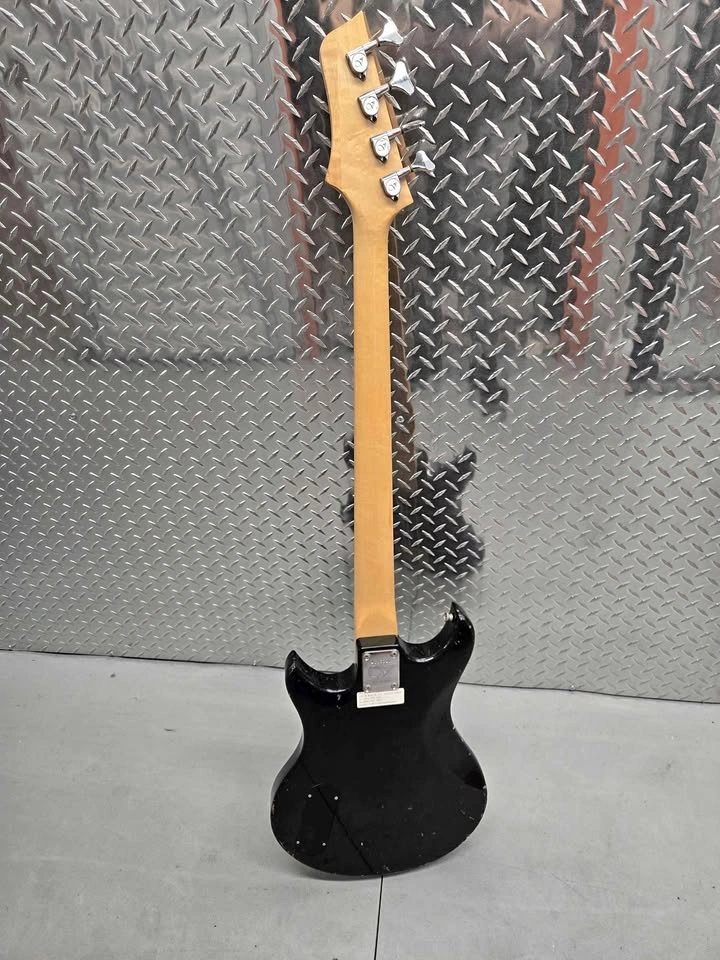 Vantage Avenger AV325 Bass Guitar