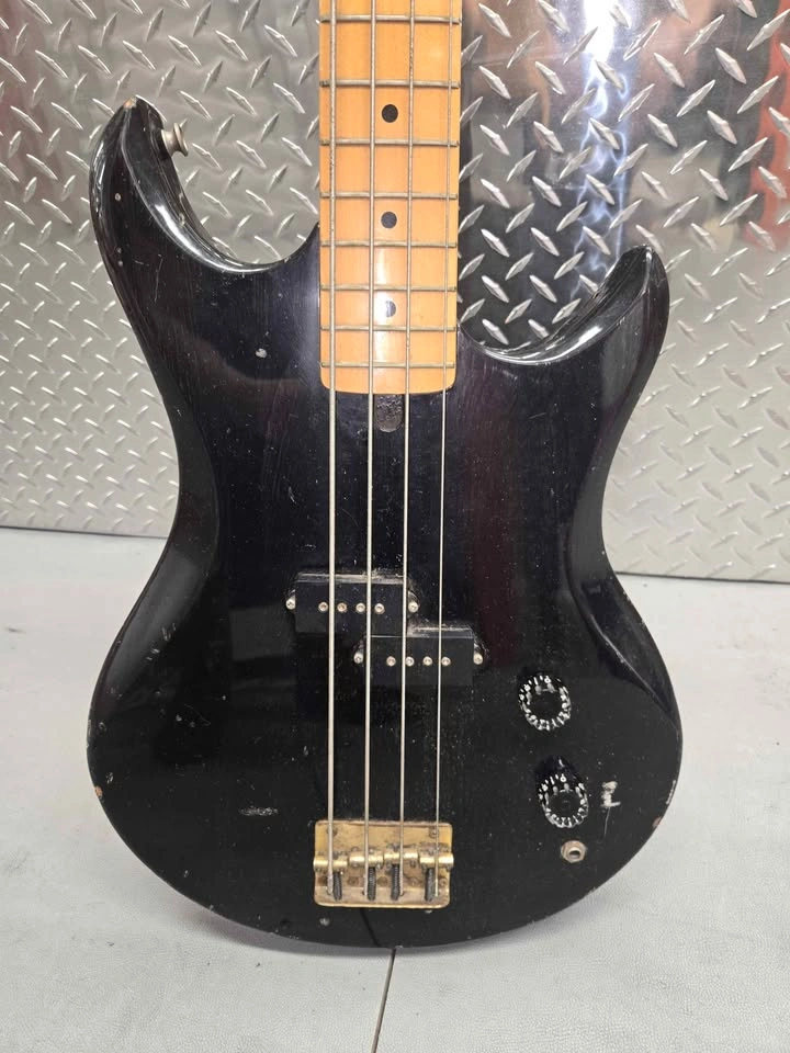 Vantage Avenger AV325 Bass Guitar - photo 5