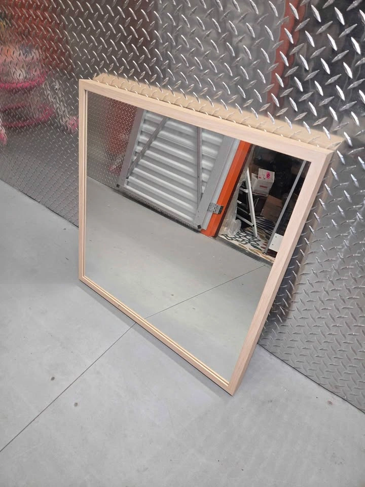 Light wood frame mirror - photo 3