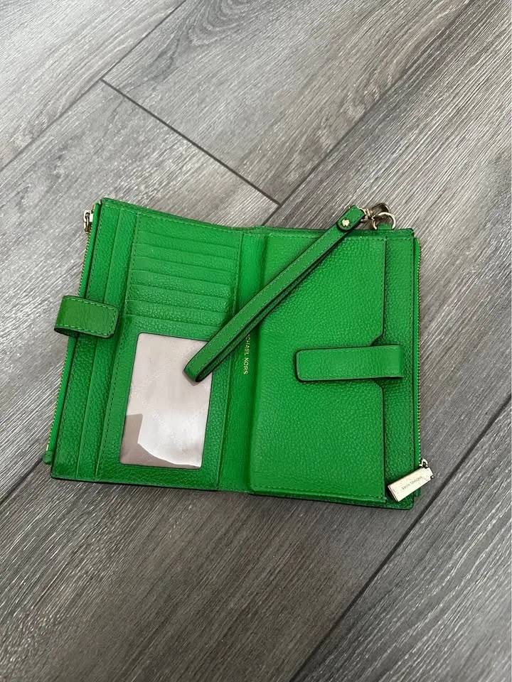 Michael Kors Green Wallet - photo 3