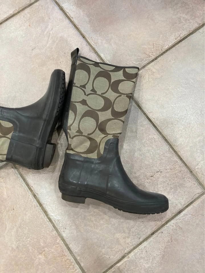 Women’s Boots Size 5.5 - photo 2