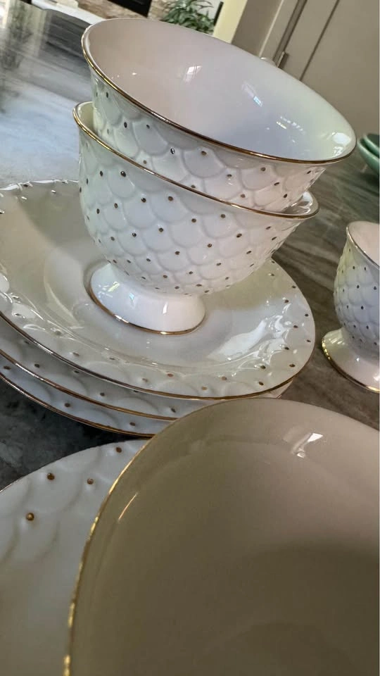 Tea Cup Set - 4 White & Gold Scalloped Cups - photo 3