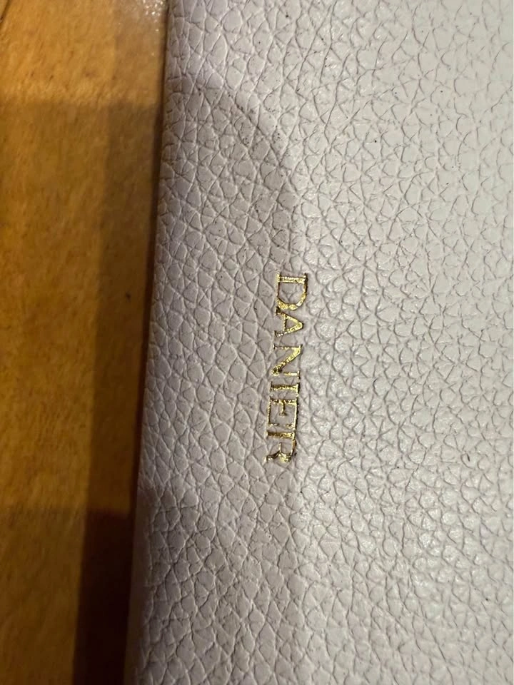 Danier Genuine Leather Wallet Pale Pink - photo 3
