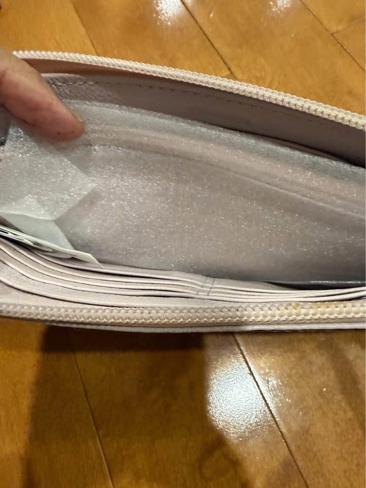 Danier Genuine Leather Wallet Pale Pink - photo 4