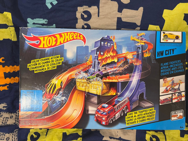 Hot Wheels Color Shifters Flame Fighter Playset BNIB