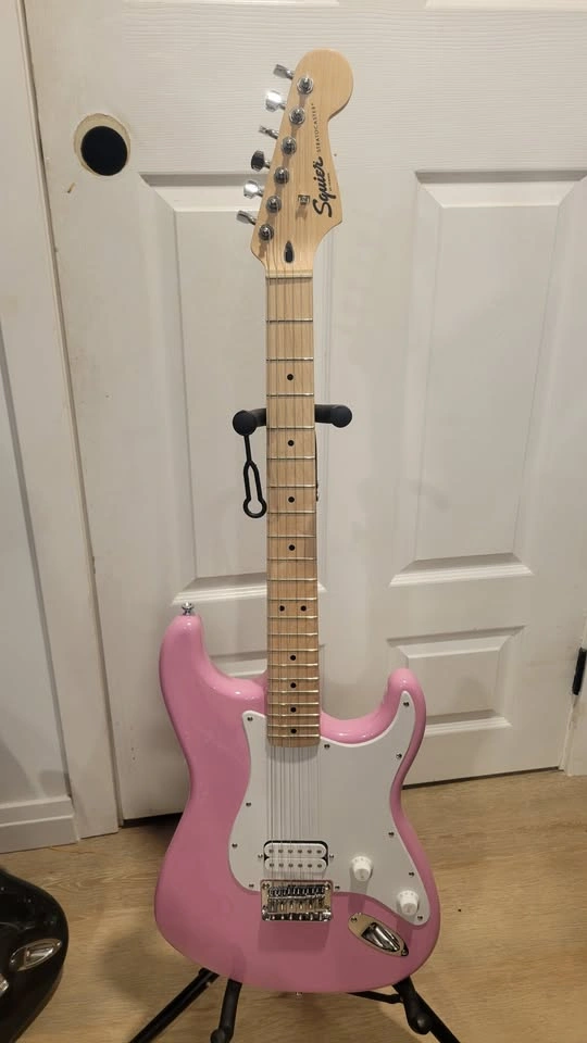 $250 Squier Sonic Stratocaster - Maple Fingerboard - Flash Pink - photo 2