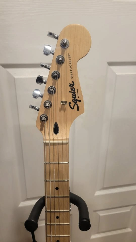 $250 Squier Sonic Stratocaster - Maple Fingerboard - Flash Pink - photo 4