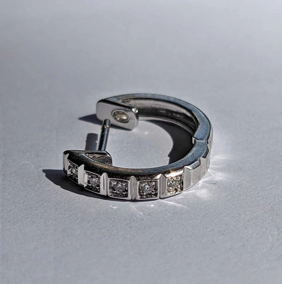 18K White Gold Jubilee Diamond Earring (Serialized)