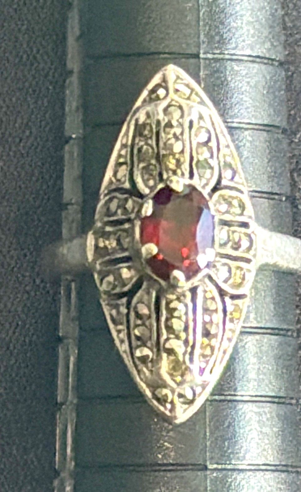 Sterling Silver Marcasite & Garnet Ring - Vintage Size 6 1/2 - photo 3
