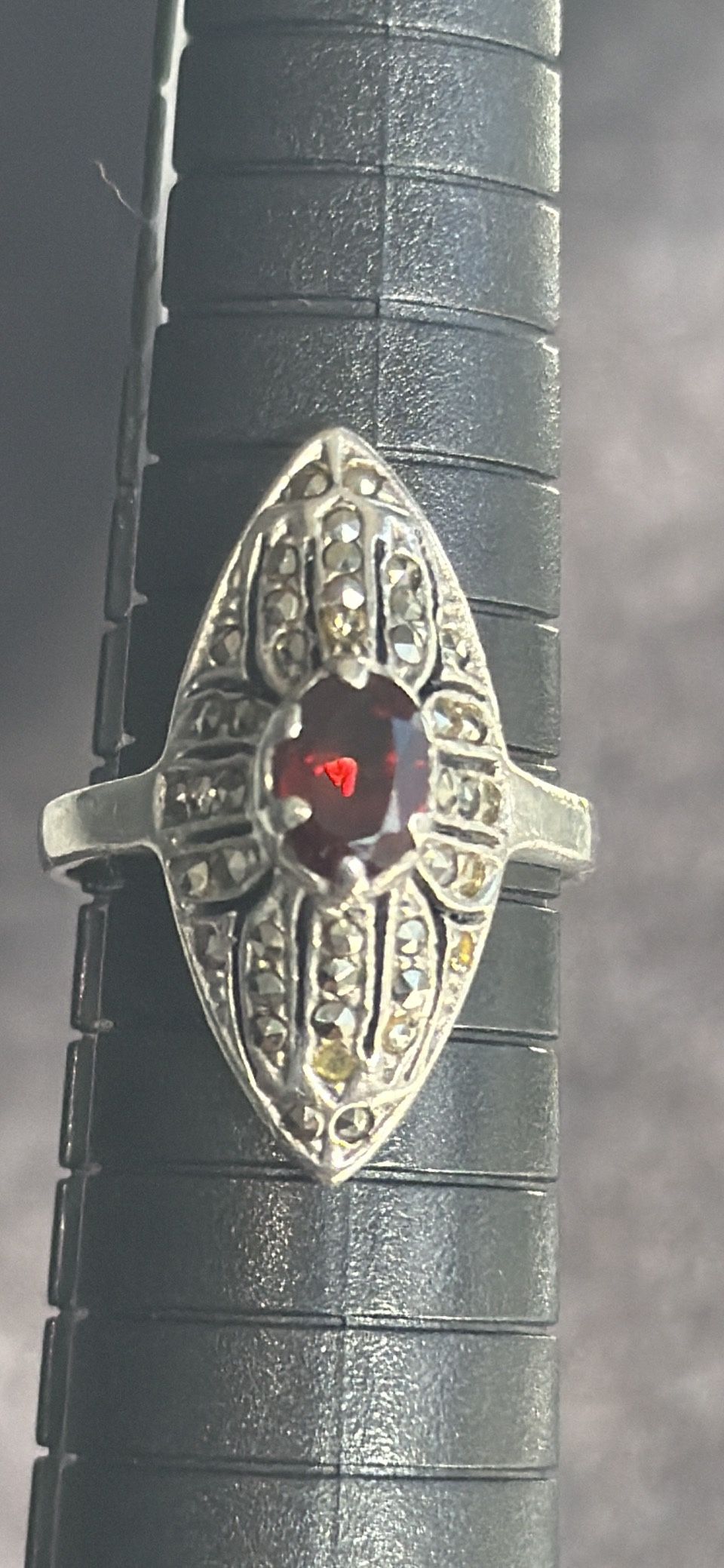 Sterling Silver Marcasite & Garnet Ring - Vintage Size 6 1/2 - photo 4