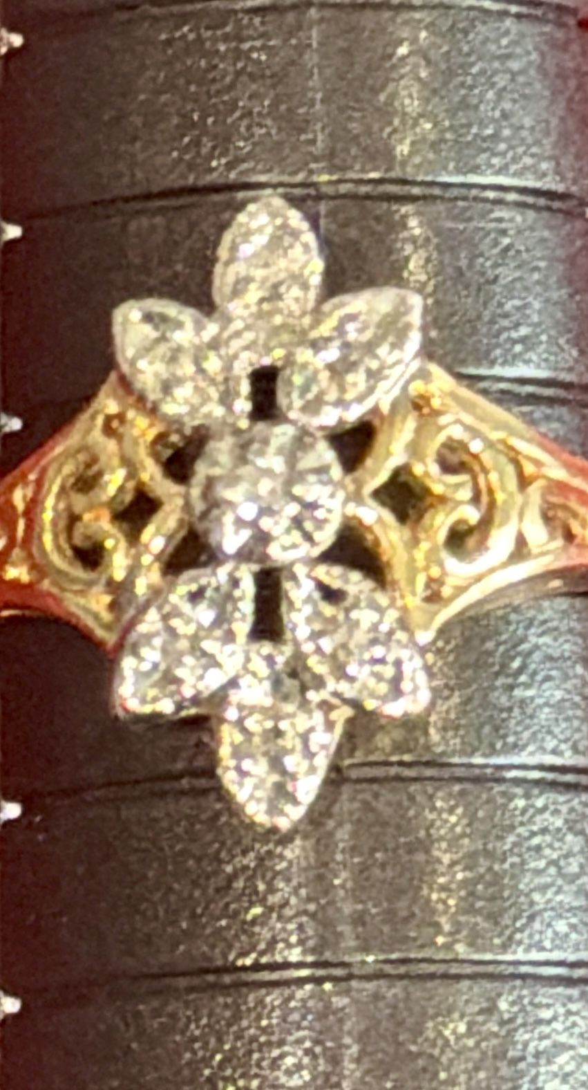 10K Yellow Gold Diamond Cluster Floral Ring - New! - photo 2