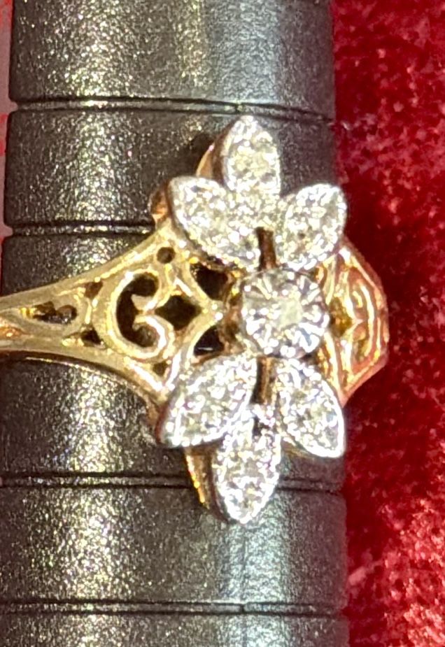 10K Yellow Gold Diamond Cluster Floral Ring - New! - photo 3