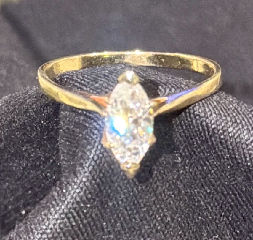 14K Yellow Gold Marquis Cubic Zirconia Ring - Size 8
