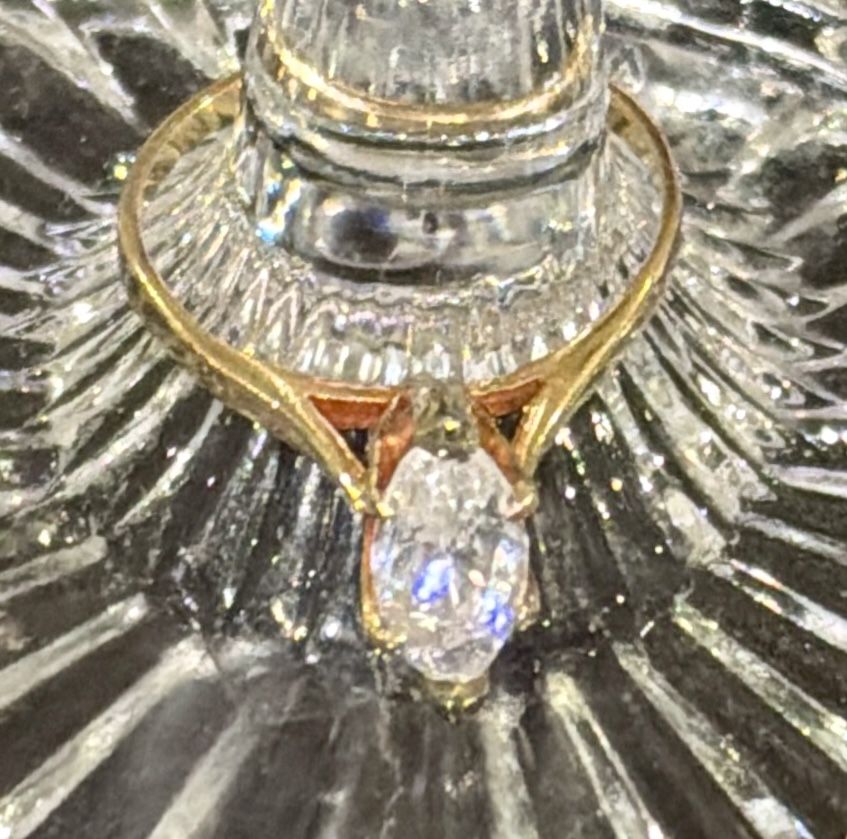 14K Yellow Gold Marquis Cubic Zirconia Ring - Size 8 - photo 2